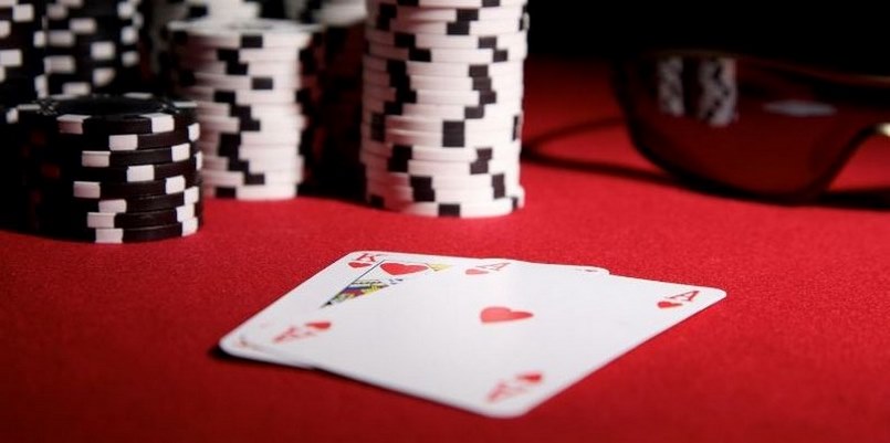 Game bài Poker gồm 4 vòng chơi